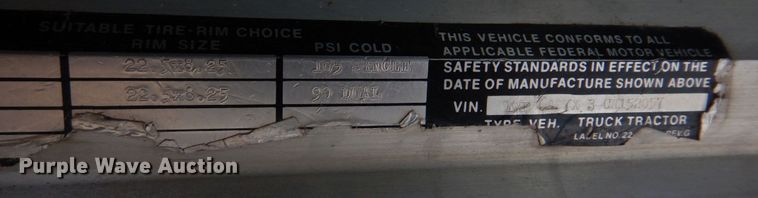 image for item DH8160 1982 Peterbilt 362  semi truck