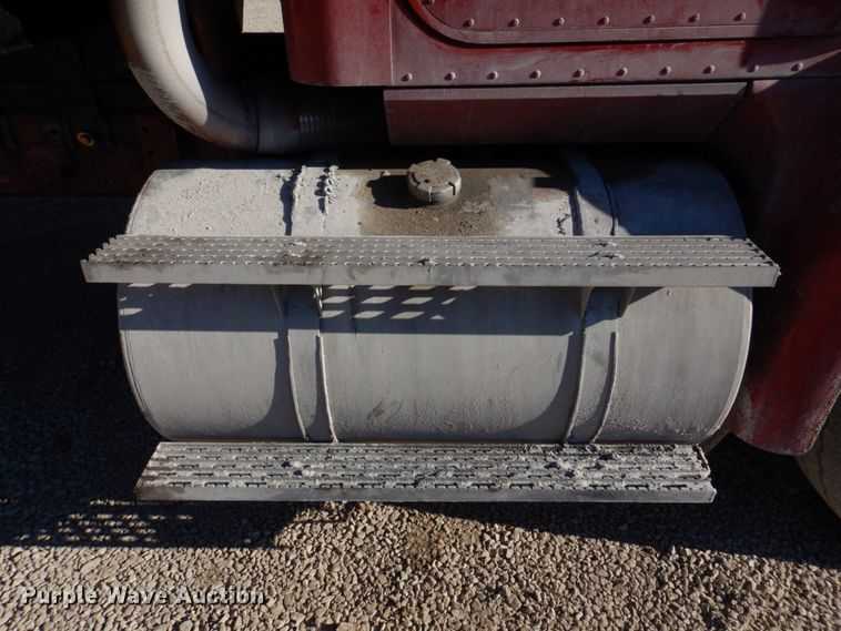 image for item DH8162 1999 International 9200  dump truck