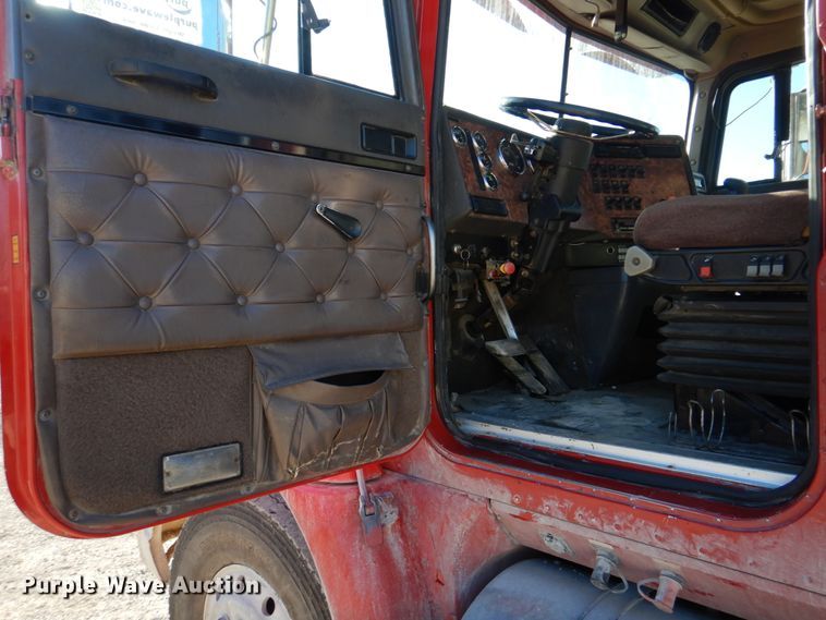 image for item DH8162 1999 International 9200  dump truck