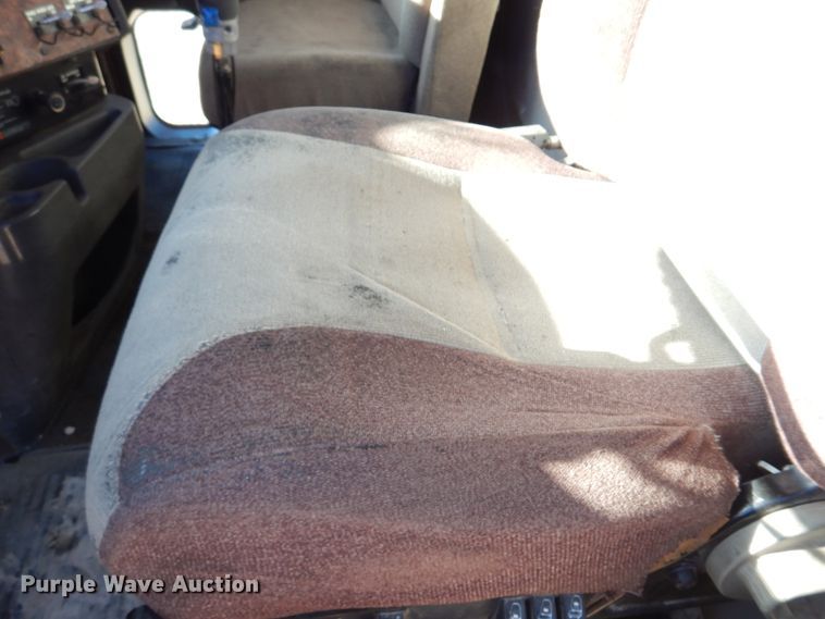 image for item DH8162 1999 International 9200  dump truck