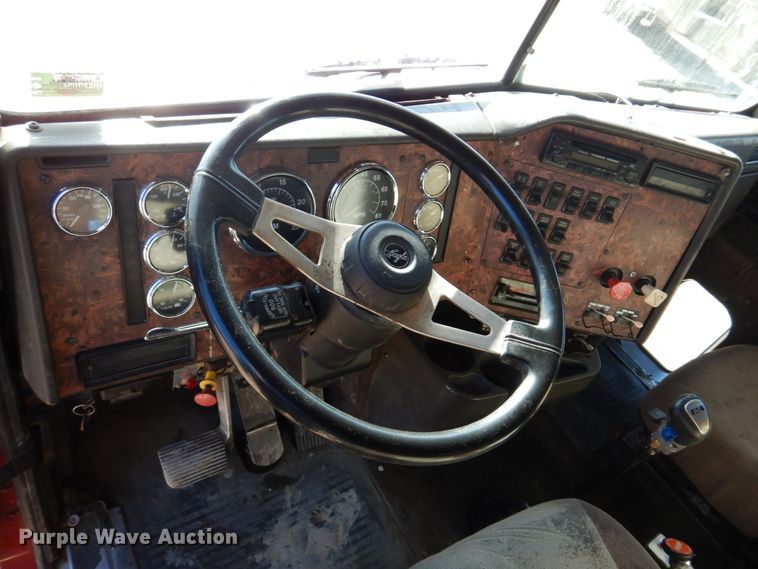 image for item DH8162 1999 International 9200  dump truck