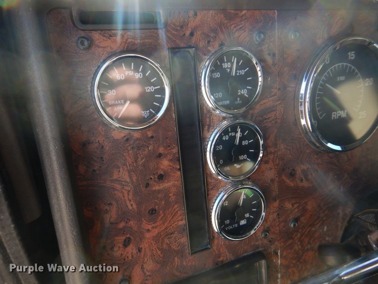 image for item DH8162 1999 International 9200  dump truck