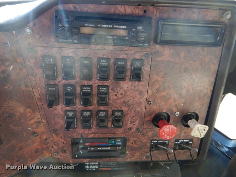 image for item DH8162 1999 International 9200  dump truck