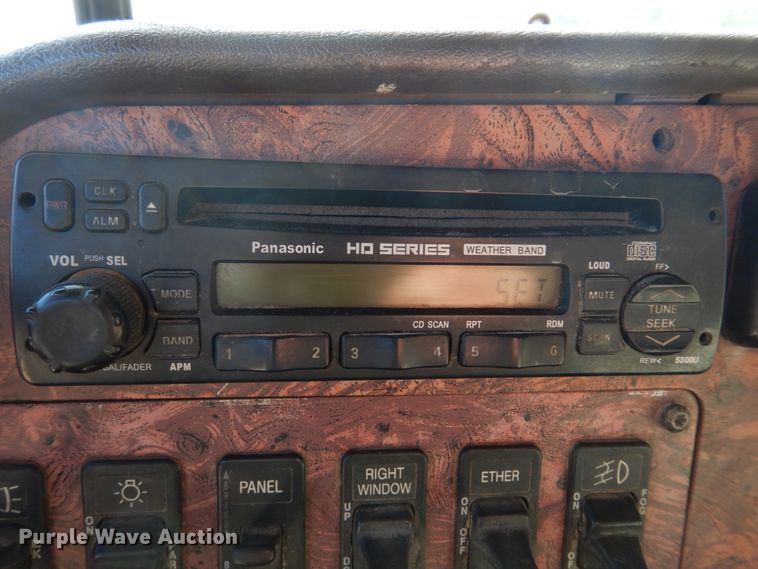 image for item DH8162 1999 International 9200  dump truck