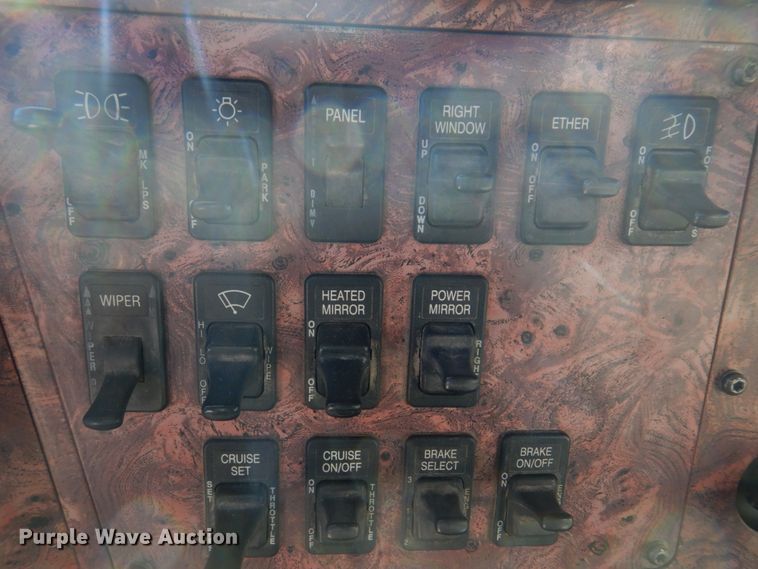 image for item DH8162 1999 International 9200  dump truck