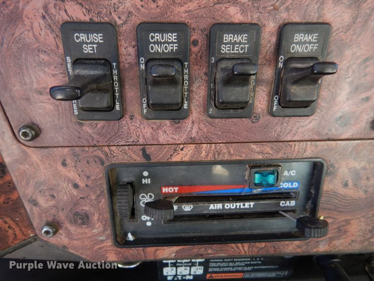 image for item DH8162 1999 International 9200  dump truck