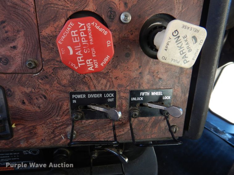 image for item DH8162 1999 International 9200  dump truck