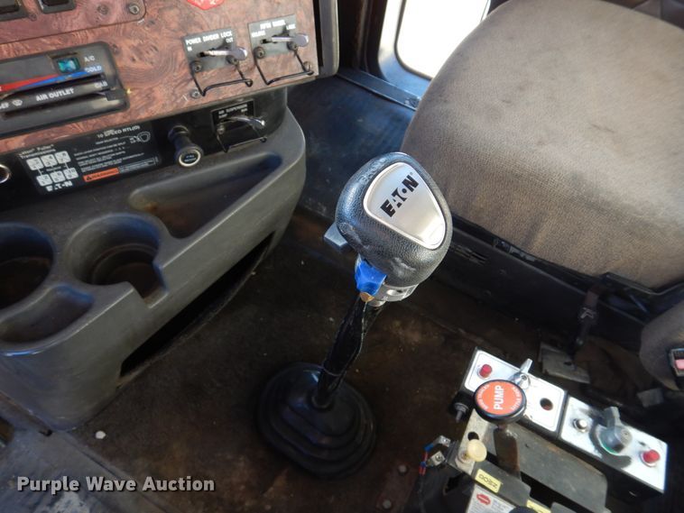 image for item DH8162 1999 International 9200  dump truck