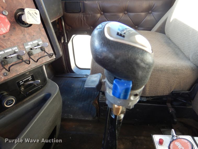 image for item DH8162 1999 International 9200  dump truck