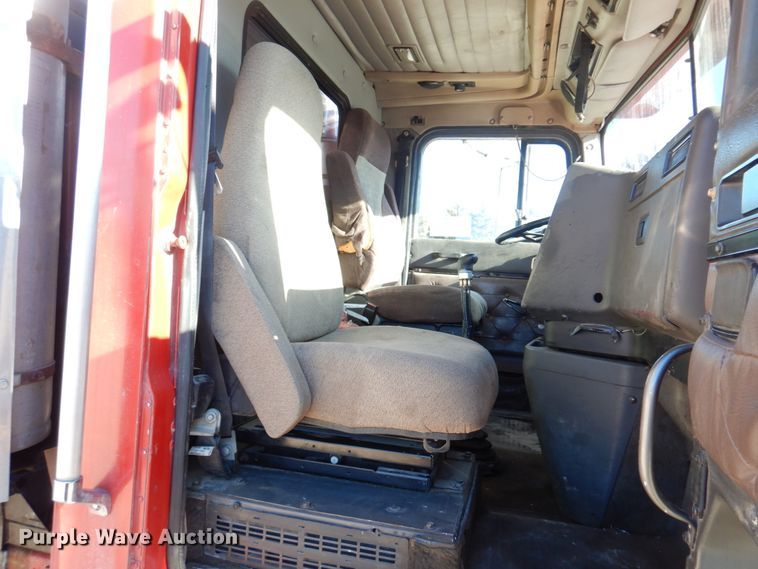 image for item DH8162 1999 International 9200  dump truck