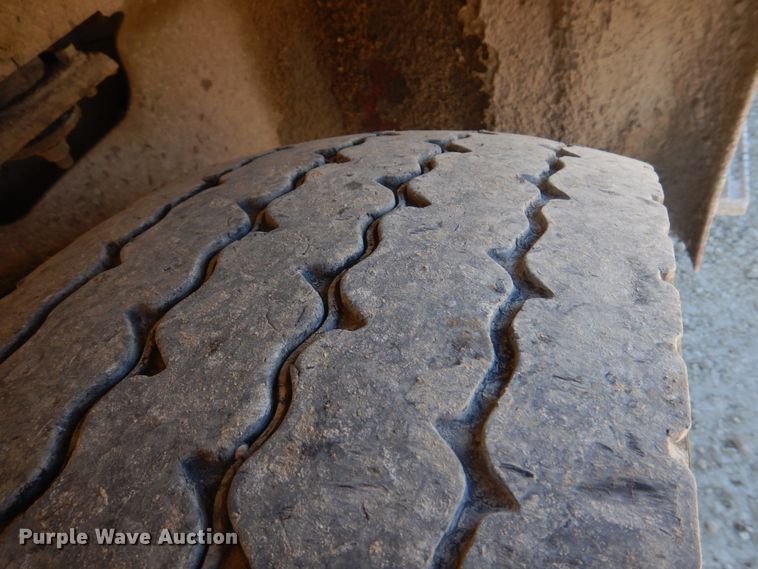 image for item DH8162 1999 International 9200  dump truck