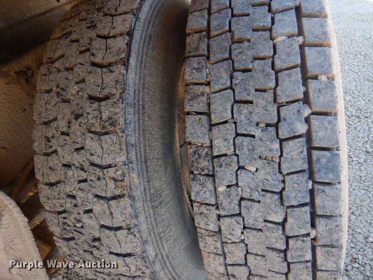 image for item DH8162 1999 International 9200  dump truck