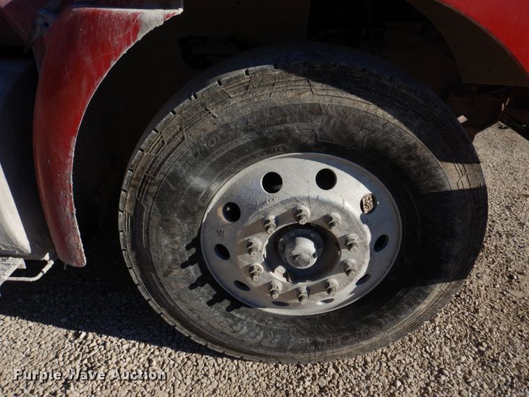 image for item DH8162 1999 International 9200  dump truck