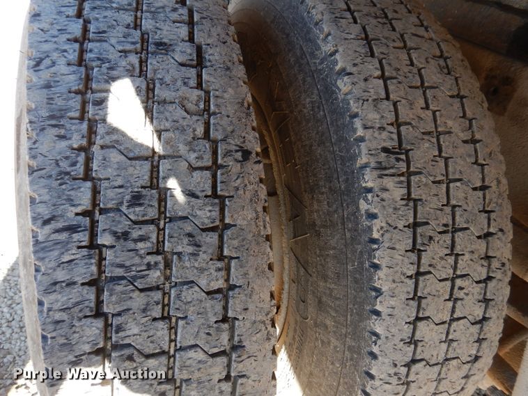 image for item DH8162 1999 International 9200  dump truck