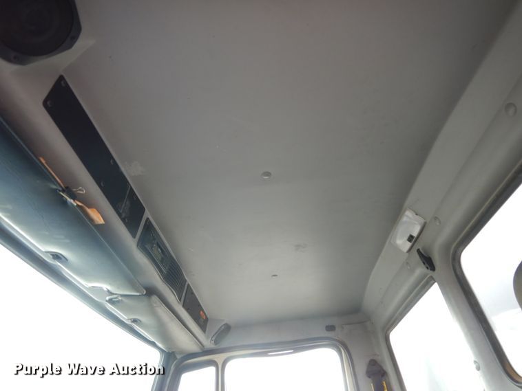 image for item DI8609 2000 Freightliner FL60  box truck