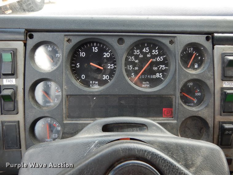 image for item DI8609 2000 Freightliner FL60  box truck