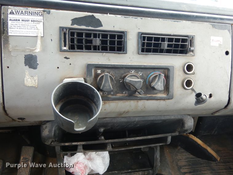 image for item DI8609 2000 Freightliner FL60  box truck