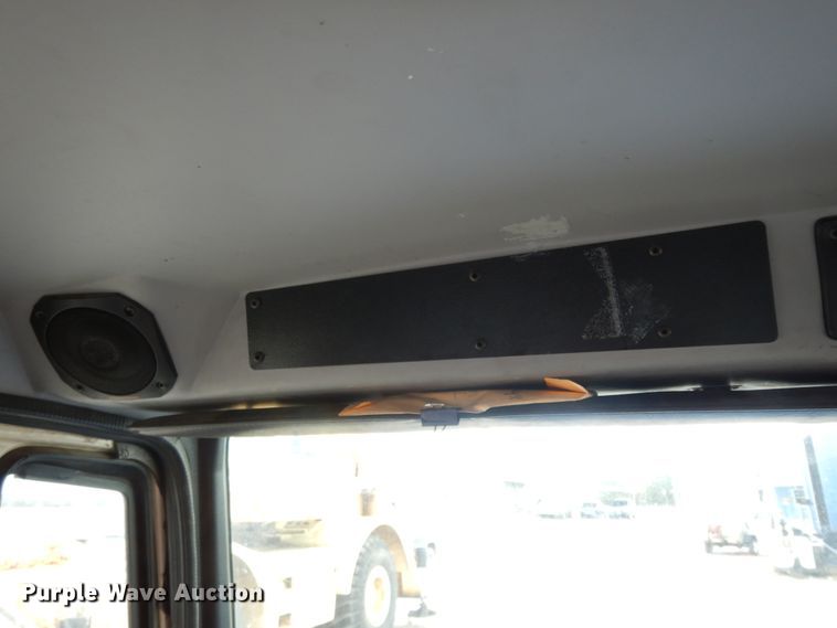 image for item DI8609 2000 Freightliner FL60  box truck