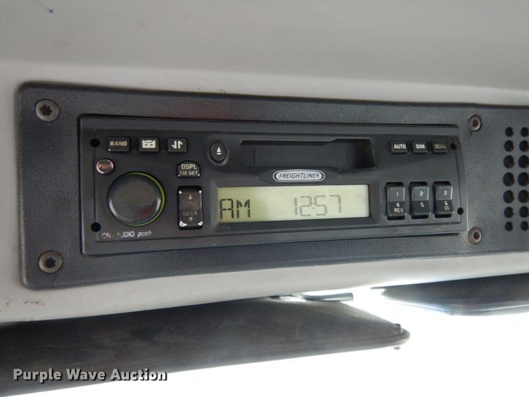 image for item DI8609 2000 Freightliner FL60  box truck