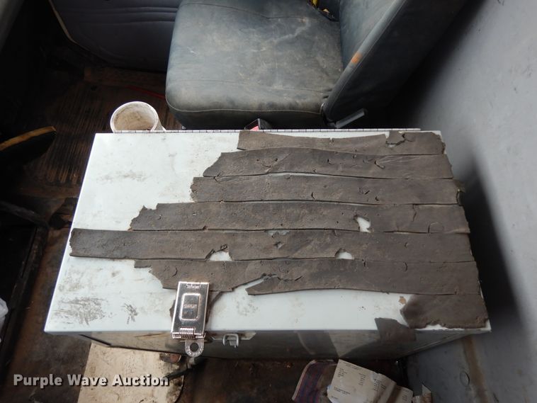 image for item DI8609 2000 Freightliner FL60  box truck