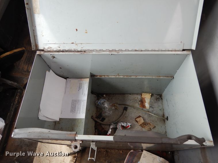 image for item DI8609 2000 Freightliner FL60  box truck