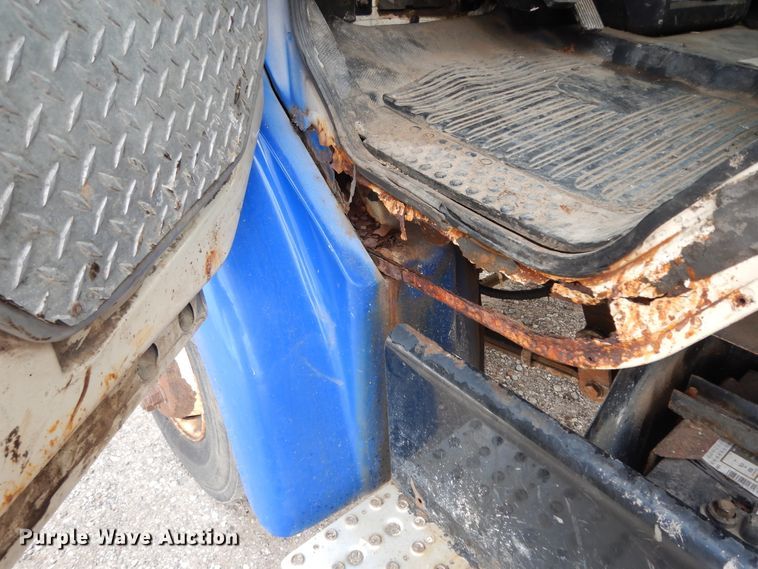 image for item DI8609 2000 Freightliner FL60  box truck