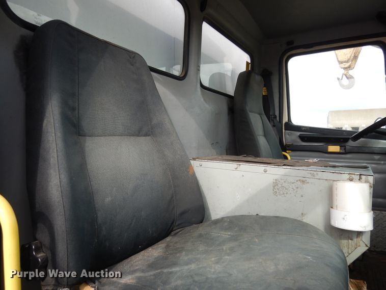 image for item DI8609 2000 Freightliner FL60  box truck