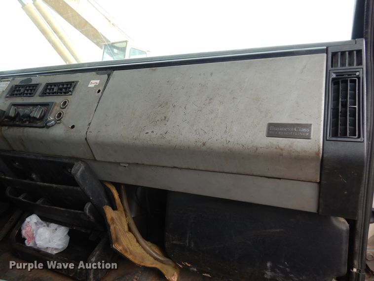 image for item DI8609 2000 Freightliner FL60  box truck