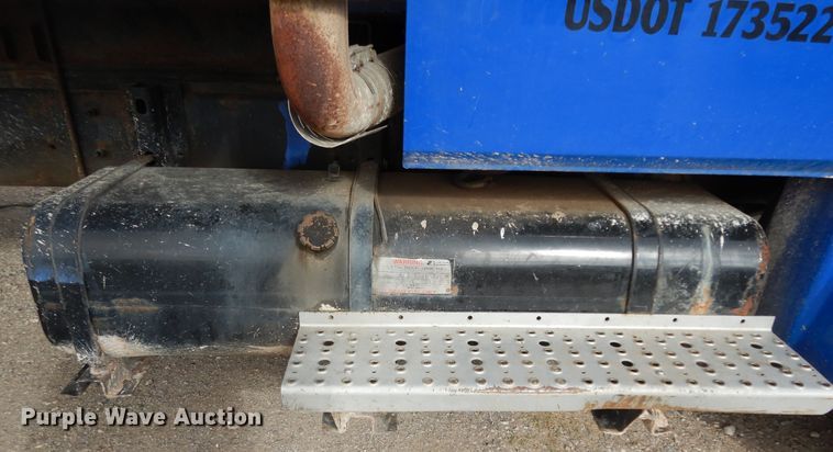 image for item DI8609 2000 Freightliner FL60  box truck