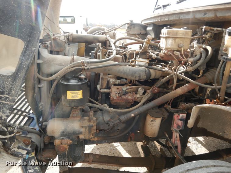 image for item DI8609 2000 Freightliner FL60  box truck