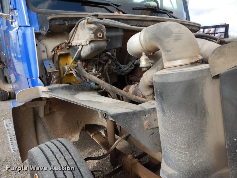 image for item DI8609 2000 Freightliner FL60  box truck