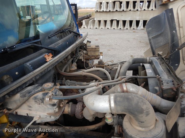 image for item DI8609 2000 Freightliner FL60  box truck