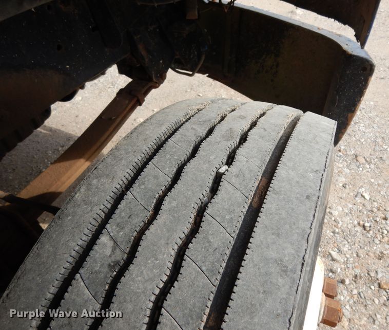 image for item DI8609 2000 Freightliner FL60  box truck