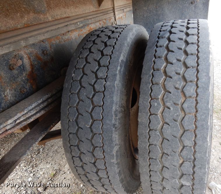 image for item DI8609 2000 Freightliner FL60  box truck