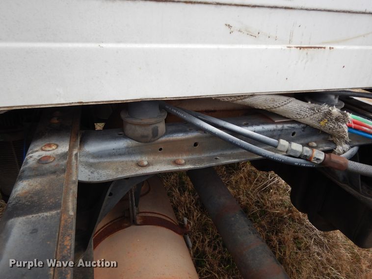 image for item DI8610 1989 GMC C6000  truck cab and chassis