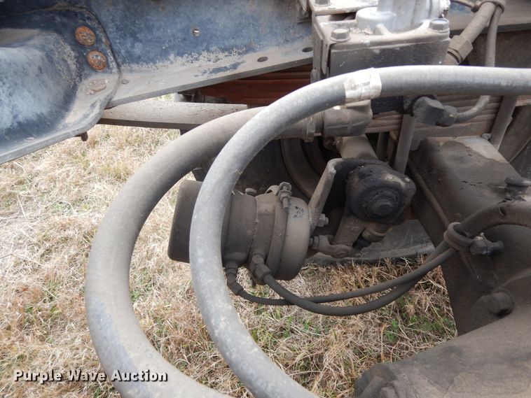 image for item DI8610 1989 GMC C6000  truck cab and chassis