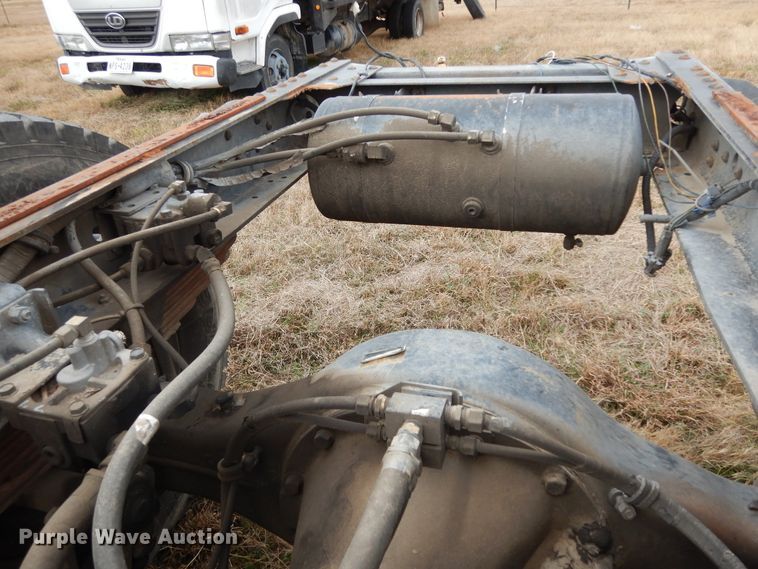 image for item DI8610 1989 GMC C6000  truck cab and chassis