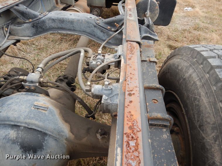 image for item DI8610 1989 GMC C6000  truck cab and chassis