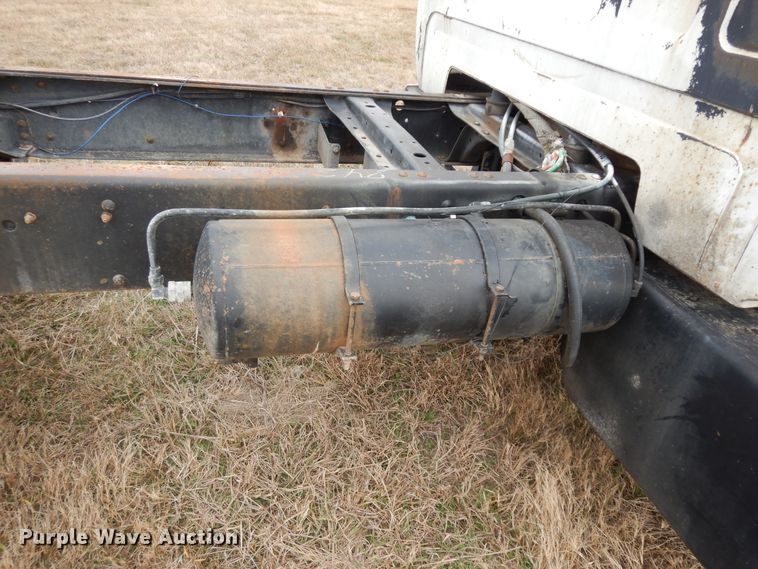 image for item DI8610 1989 GMC C6000  truck cab and chassis