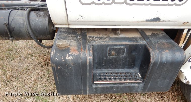 image for item DI8610 1989 GMC C6000  truck cab and chassis