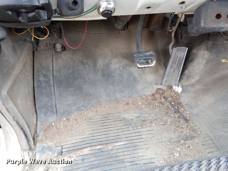 image for item DI8610 1989 GMC C6000  truck cab and chassis