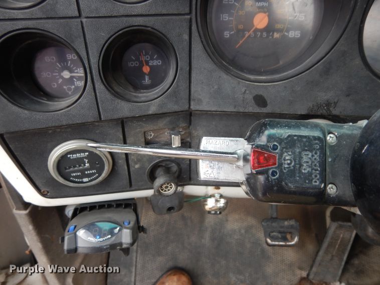 image for item DI8610 1989 GMC C6000  truck cab and chassis