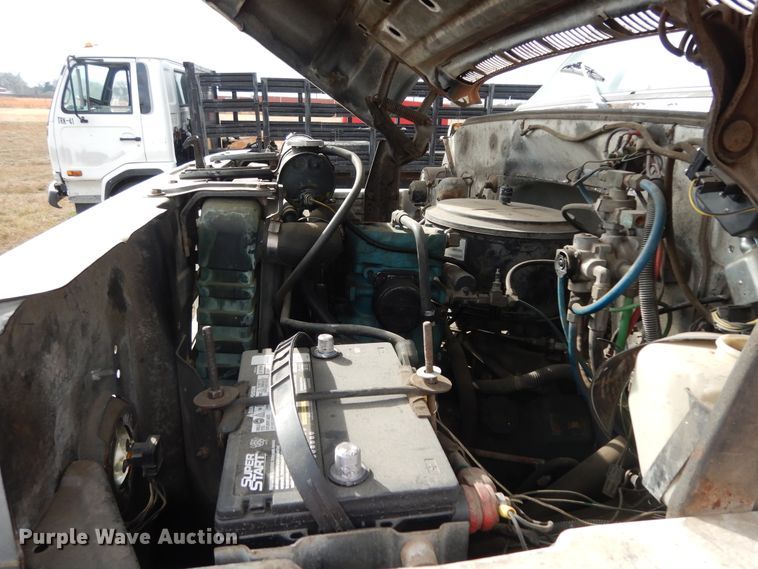 image for item DI8610 1989 GMC C6000  truck cab and chassis