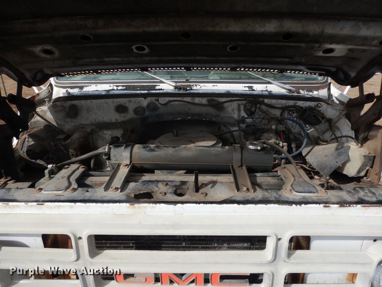 image for item DI8610 1989 GMC C6000  truck cab and chassis