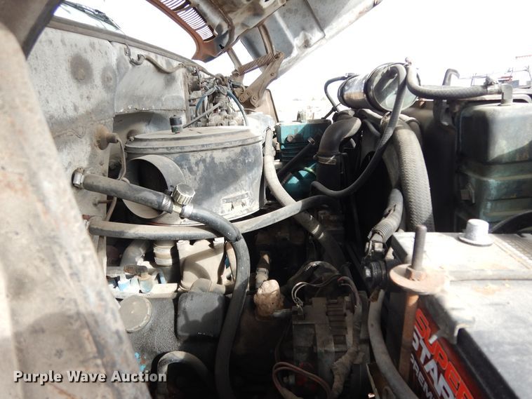 image for item DI8610 1989 GMC C6000  truck cab and chassis