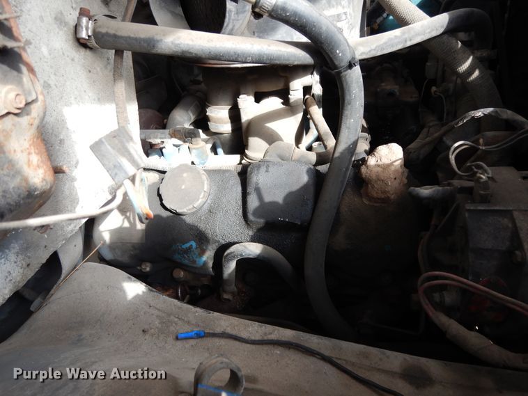 image for item DI8610 1989 GMC C6000  truck cab and chassis