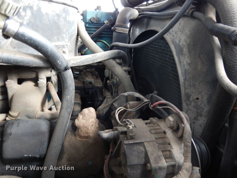 image for item DI8610 1989 GMC C6000  truck cab and chassis