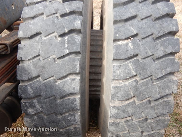 image for item DI8610 1989 GMC C6000  truck cab and chassis