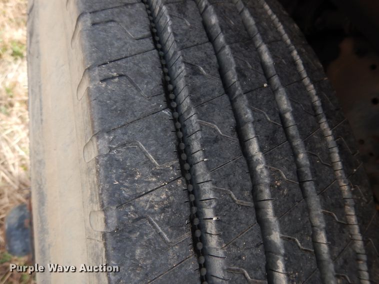 image for item DI8610 1989 GMC C6000  truck cab and chassis