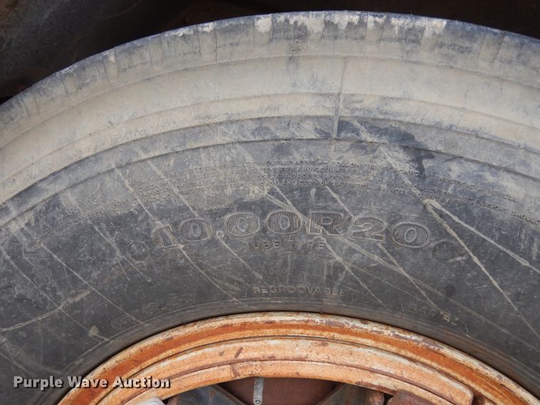 image for item DI8610 1989 GMC C6000  truck cab and chassis